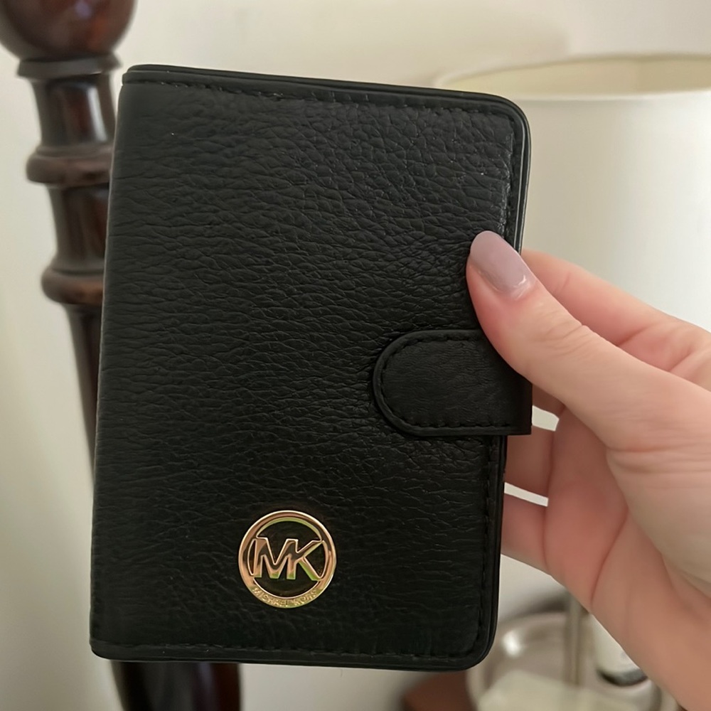 Michael kors passport holder